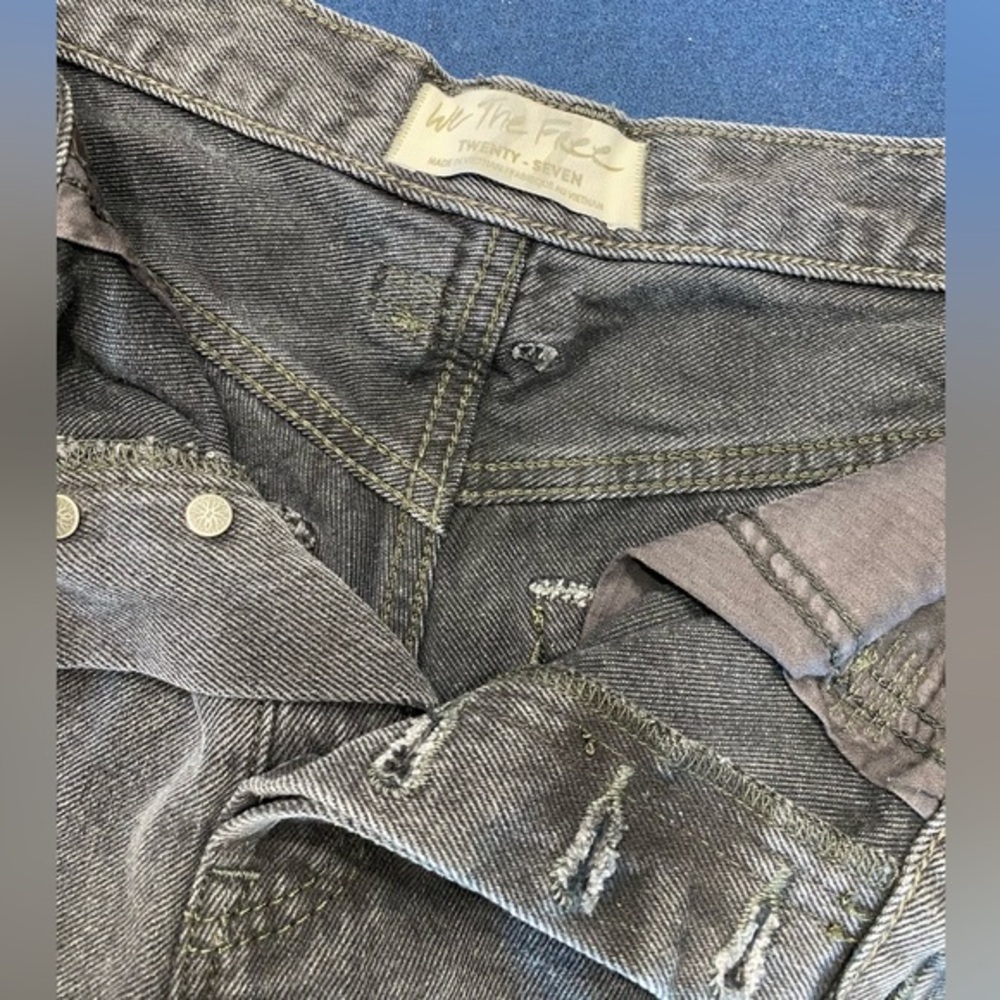 WE THE FREE black denim distressed "cut offs!" 😎classic n cute! Comfy too/EUC!!